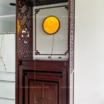 Trang trí tranh trúc chỉ và viền góc sang trọng.