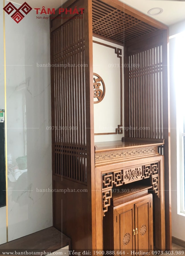 Bàn thờ đứng triện sen đa dạng kích thước, màu sắc.