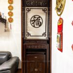 Mẫu bàn thờ đứng kèm tủ cơm hiện đại phù hợp với không gian nhà cửa.