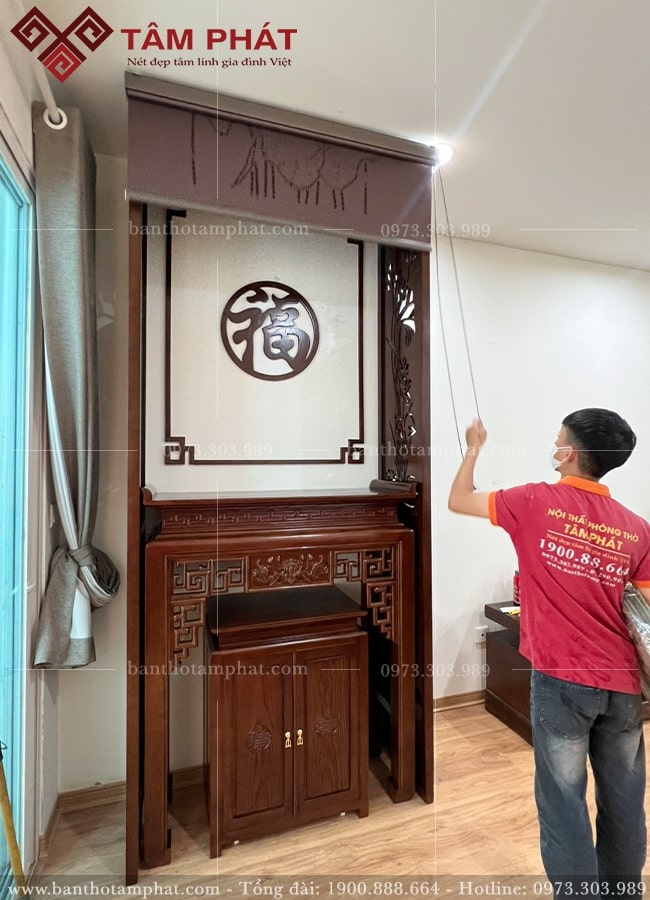 Phòng thờ đẹp có rèm che tại phòng khách mẫu BT-1585