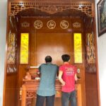 Phòng thờ BT-1578 trang trí tranh trúc chỉ phía sau tạo nên không gian thờ ấm cúng, trang nghiêm nhất.