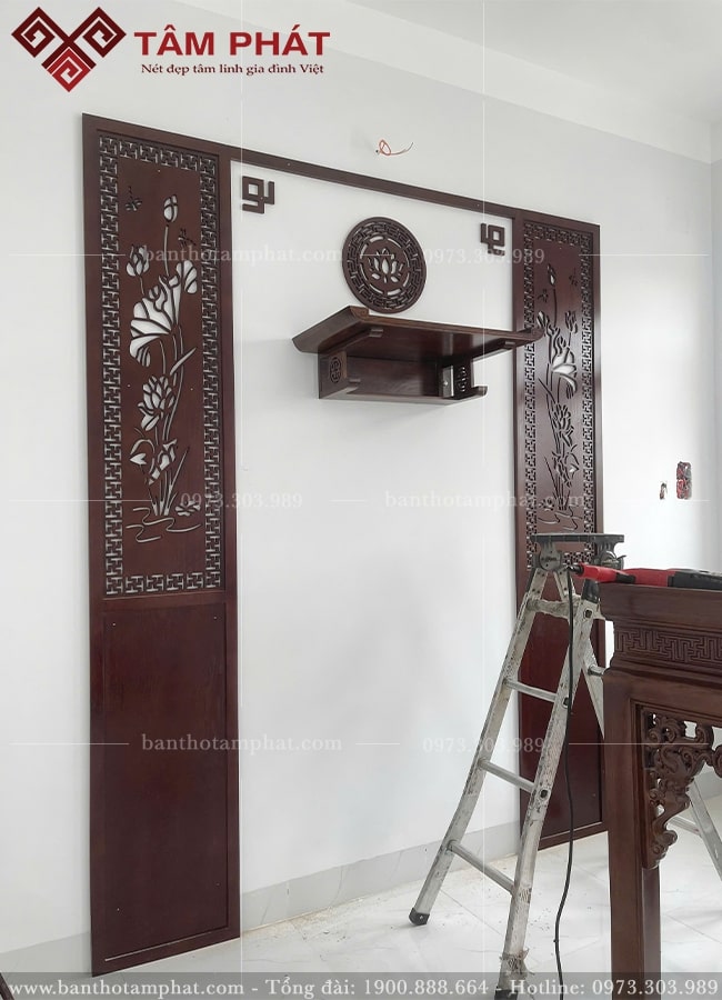Vách hậu trang trí đơn giản, hiện đại. 