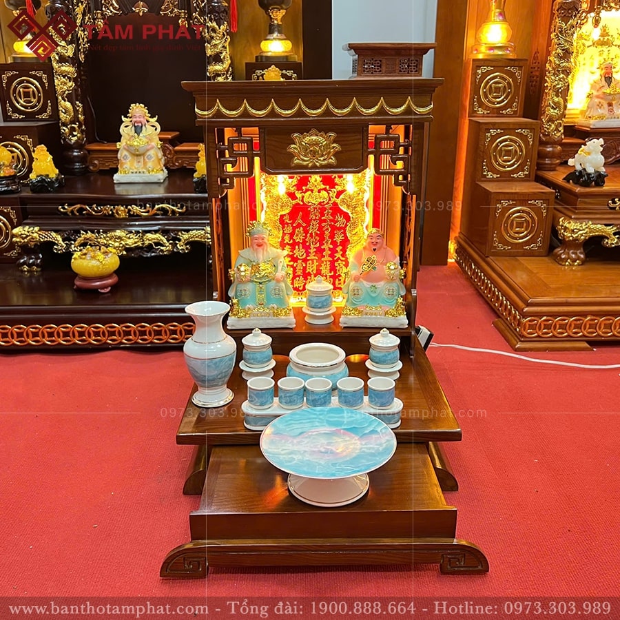Bàn thờ có thêm phần ngăn kéo tích hợp dưới mặt tiện lợi. 