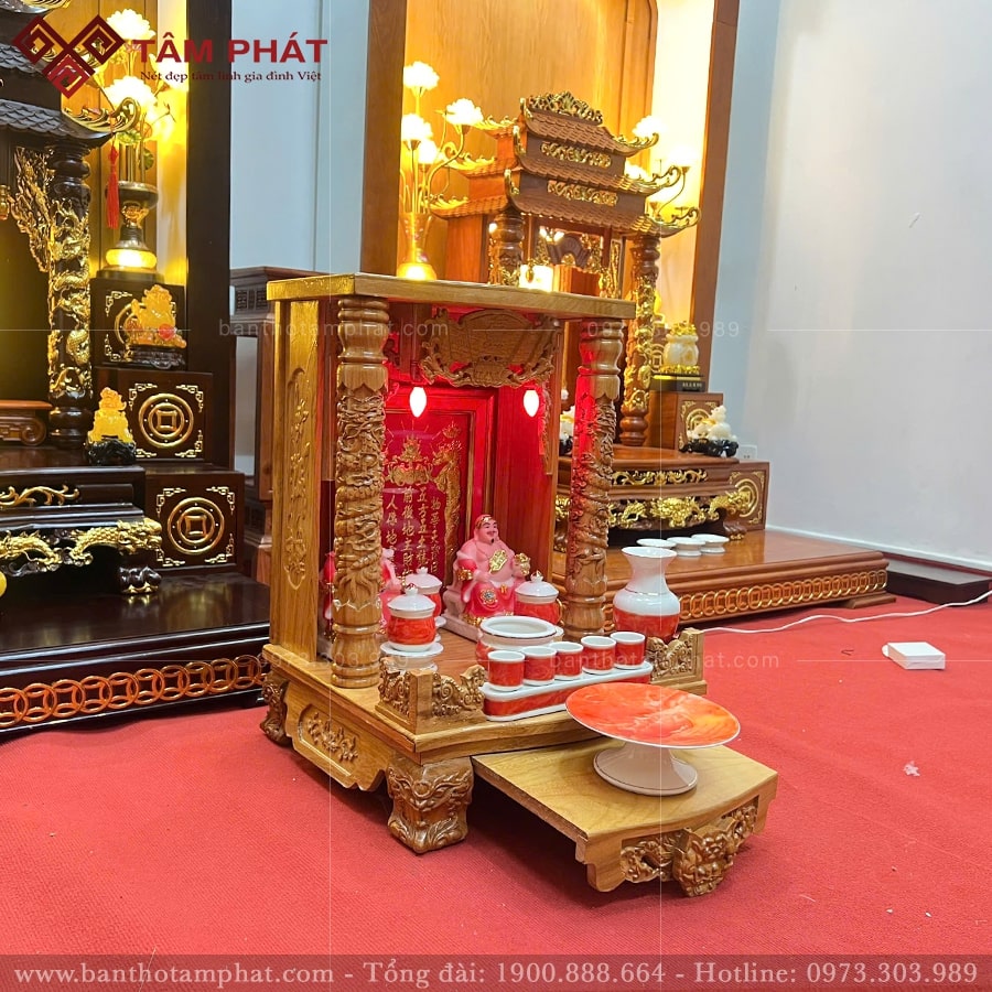 Thiết kế bàn thờ mái bằng hiện đại. 