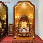 Có thể bố trí kết hợp với đôn tam cấp và bục đế để tăng sự trang trọng, dễ dàng sắp xếp bố trí vật phẩm gọn gàng hơn.