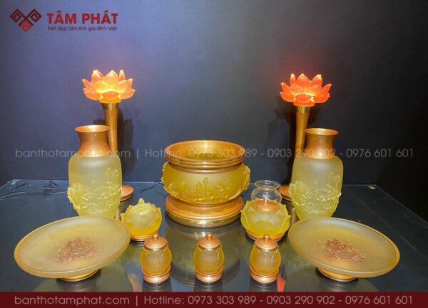 Đèn thờ có độ bền cao, đường nét sang trọng, tinh tế.