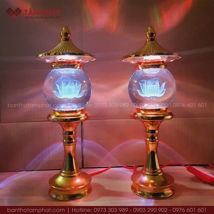 Bóng led đổi màu phù hợp với mọi bàn thờ. 