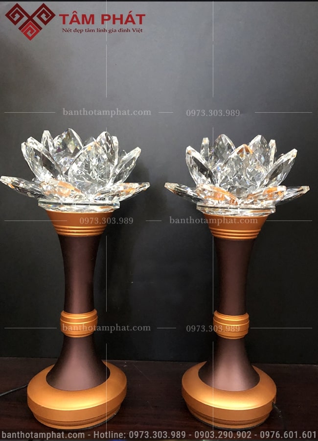 Hoa sen pha lê lấp lánh sang trọng. 