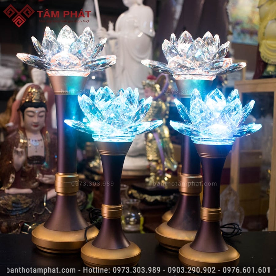 Đèn thờ hoa sen pha lê được yêu thích, có chế độ bảo hành lâu năm. 