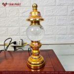 Thiết kế nắp ấm đẹp với màu vàng sang trọng.