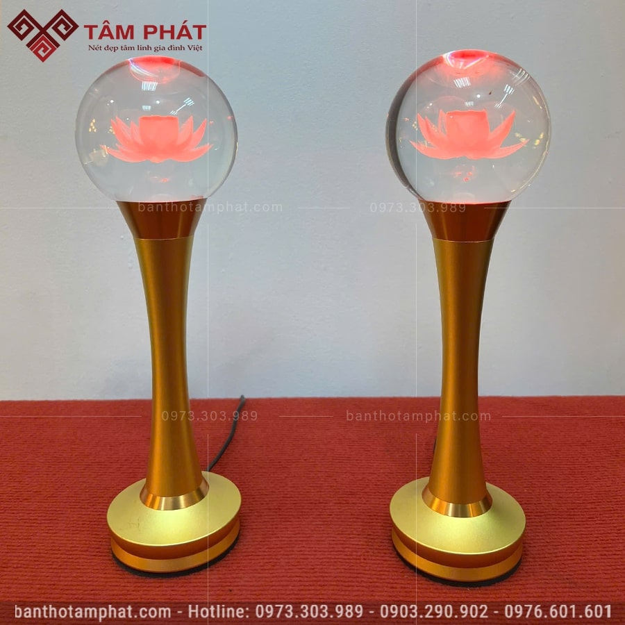 Thân hợp kim đồng màu vàng chắc chắn, sang trọng. 