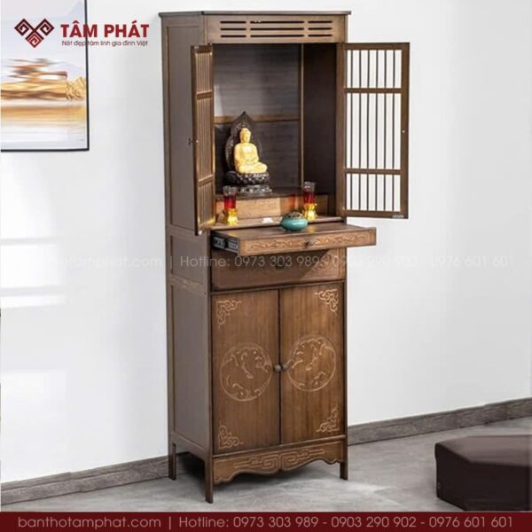 Độc đáo với thiết kế cánh cửa nan dọc làm nên nét riêng cho tủ thờ.