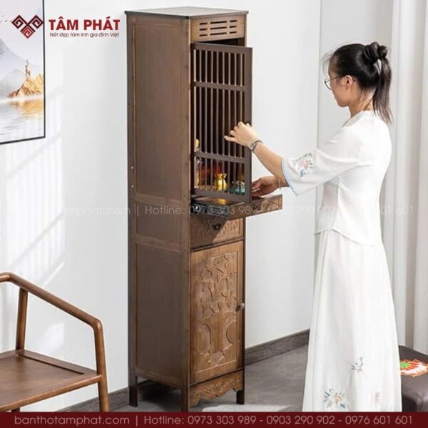 Tủ thờ Phật nhỏ gọn, đơn giản, phù hợp với không gian thờ hạn chế như chung cư, nhà phố, căn hộ,...