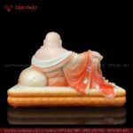 Tượng Phật Di Lặc có bố cục cân đối, ngũ quan hài hoà, tươi tắn.