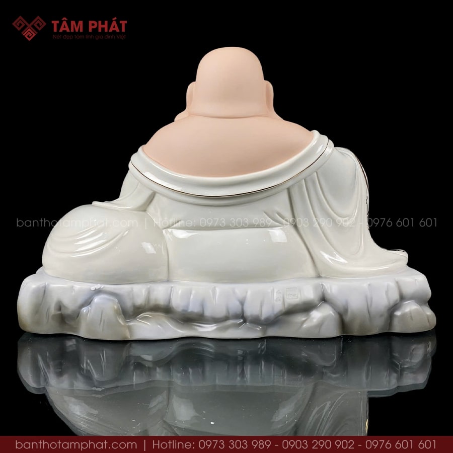 Màu trắng trang nhã, phù hợp bày biện tại phòng khách hoặc bàn thờ Thần Tài Ông Địa.