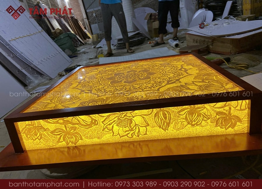Họa tiết trên đèn trần sắc nét, tinh tế. Họa tiết trên đèn trần sắc nét, tinh tế.