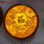 Hoa sen đan xen tạo nên kiệt tác tranh trúc chỉ tuyệt đẹp.