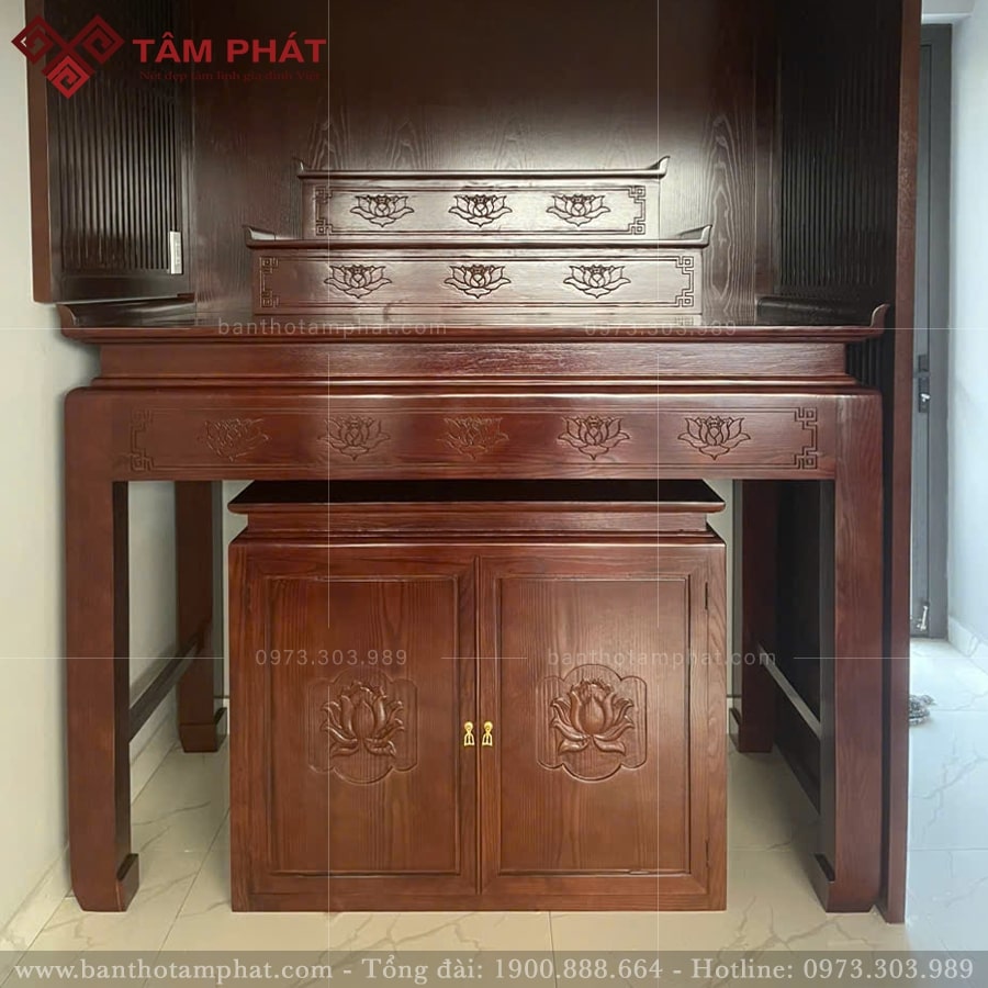 Bàn thờ gỗ sồi tự nhiên có độ bền cao, ít cong vênh mối mọt.