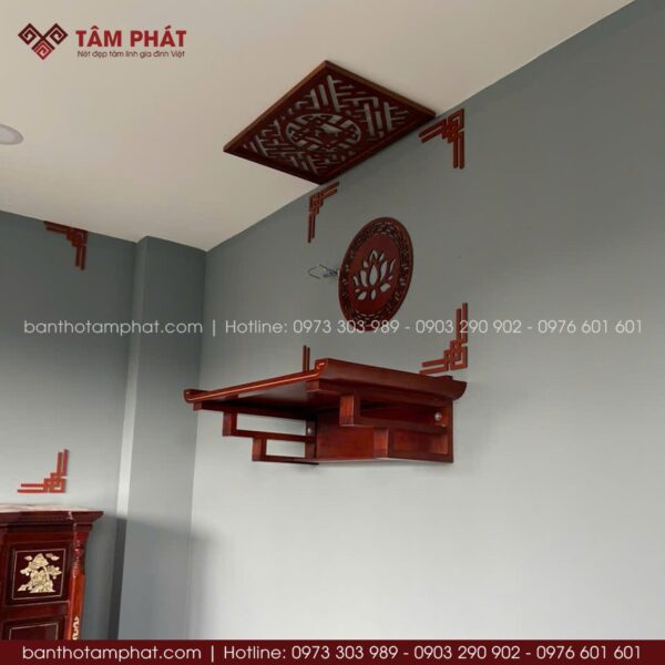 Bàn thờ treo màu cánh gián