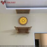 Mẫu bàn thờ treo tường được lắp đặt chắc chắn, chuẩn phong thủy.
