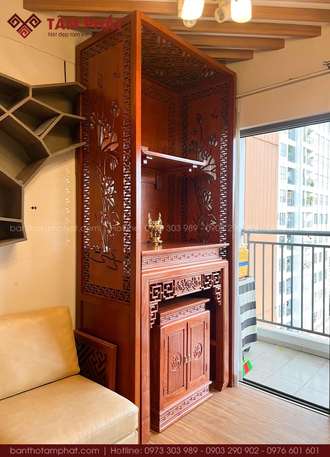 Thiết kế đơn giản hiện đại kèm vách ốp kín đáo.