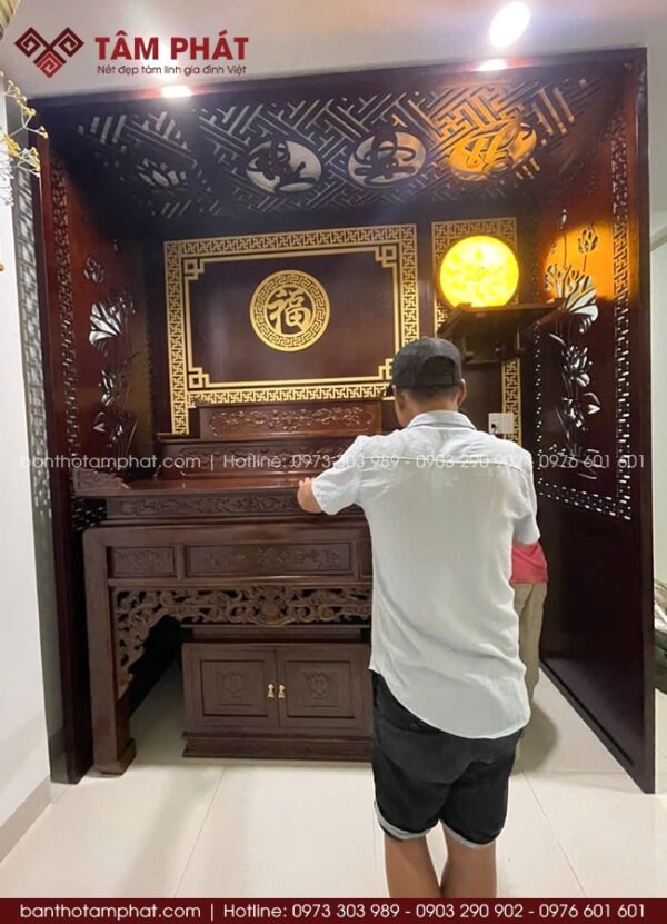 Bàn thờ treo nhỏ thờ Phật, thờ Thần Linh.