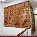 Vách tường ngăn cách họa tiết phong thủy Tùng Cúc Trúc Mai.