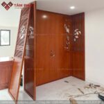 Vách ốp MDF họa tiết đơn giản, hiện đại.