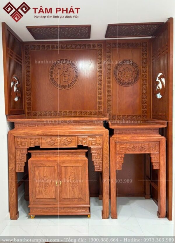 Các mẫu bàn thờ đứng triện sen kín, chất liệu gỗ hương đá cao cấp, có độ bền cao.