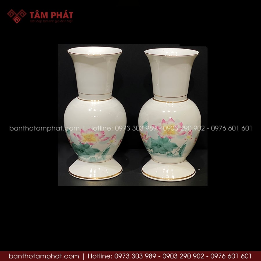 Cặp bình hoa sứ trắng, viền vàng.