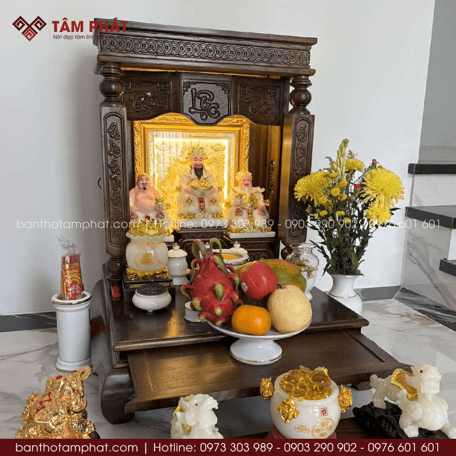 Bàn thờ Ông Địa Phúc Lộc Thọ BTT-1389 4 Bàn thờ Thần Tài được tỏa sáng nhờ bài vị có led ở phía sau