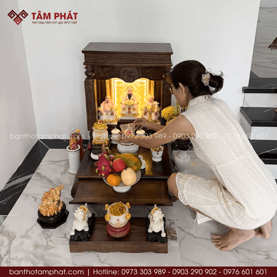 Bàn thờ Ông Địa Phúc Lộc Thọ BTT-1389 5 Gia chủ sắp xếp và bày trí bàn thờ Thần Tài đúng cách