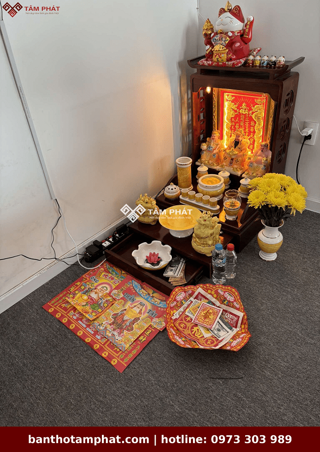 Bàn thờ Thần Tài thiết kế tinh gọn tiện ích