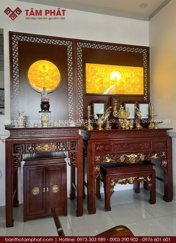 Mẫu bàn thờ đứng đi kèm tủ cơm hoặc bàn cơm tiện lợi.