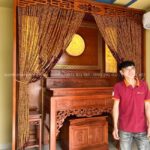 Phòng thờ BT-1648 có vách ngăn cách MDF đồng màu với bàn thờ.