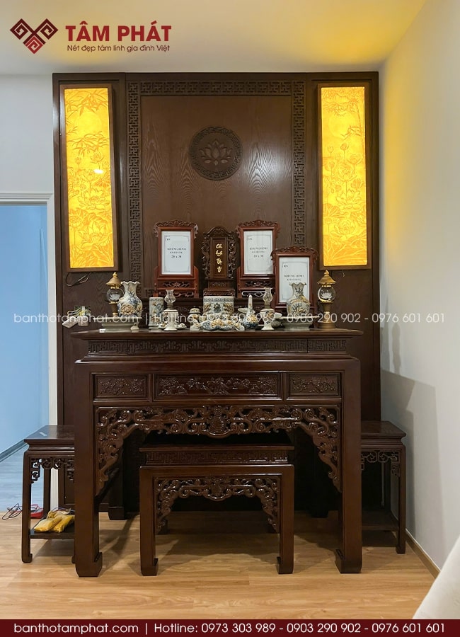 Mặt bàn rộng, đa dạng kích thước dễ dàng bày biện vật phẩm thờ tự.