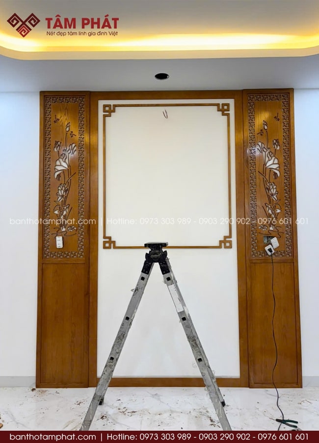Mẫu ốp hậu phòng thờ BT-1640 hiện đại.