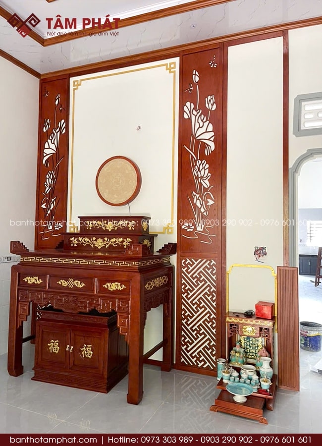 Bàn thờ gỗ chất lượng tốt, có độ bền cao.
