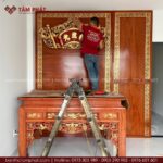 Hoàn thiện phòng thờ tỉ mỉ trên từng chi tiết.
