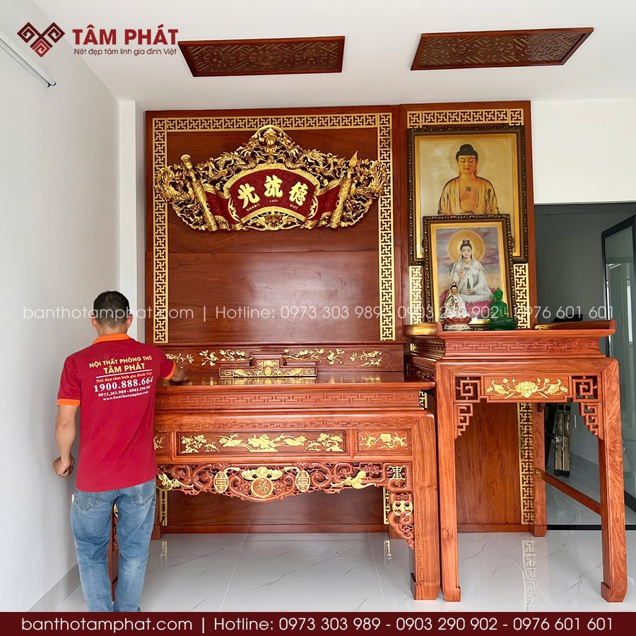 Sự kết hợp thờ tự Phật và Gia Tiên hài hòa, chuẩn phong thủy.