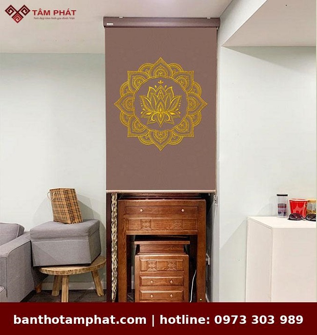 Rèm bàn thờ hoa sen thường được dùng cho các căn hộ chung cư