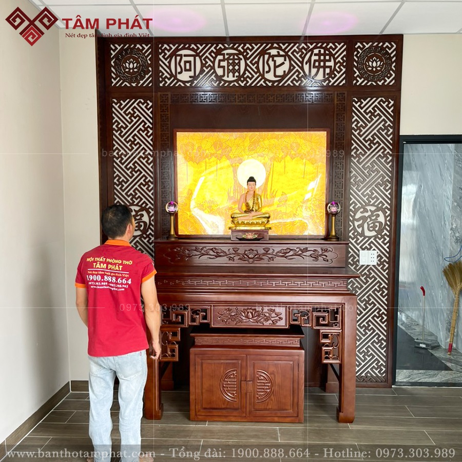 Phòng thờ luôn cân đối về màu sắc và ánh sáng Phòng thờ luôn cân đối về màu sắc và ánh sáng