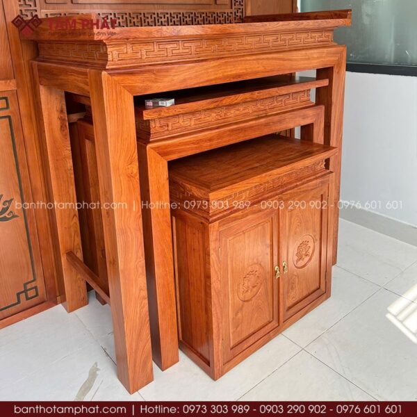 Bộ bàn thờ 3 món gỗ hương cao cấp BT-1662 có độ bền cao, khả năng chóng cong vênh, mối mọt tốt.