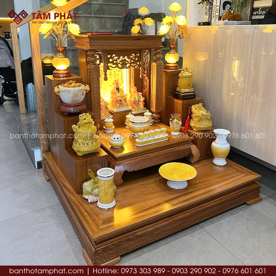 Bàn thờ Thần Tài Thổ Địa gỗ Gõ cao cấp BTT-3011 1 Bàn thờ Thần Tài gỗ Gõ – Vững chãi từ chất liệu, trang nghiêm từ tâm linh