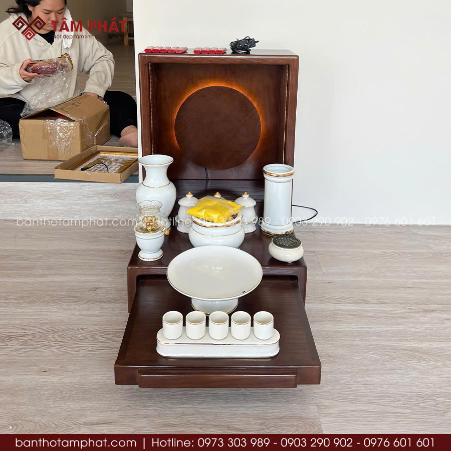 Bàn thờ Ông Địa nhà chị Hoa ở chung cư Time City Hà Nội