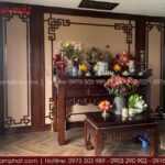 Mẫu phòng thờ tone nâu trầm ấm, toát lên vẻ đẹp sang trọng.