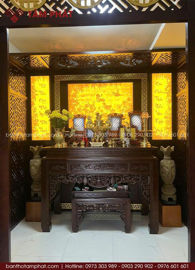 Phòng thờ gia tiên trang nghiêm được trang trí ấm cúng sang trọng