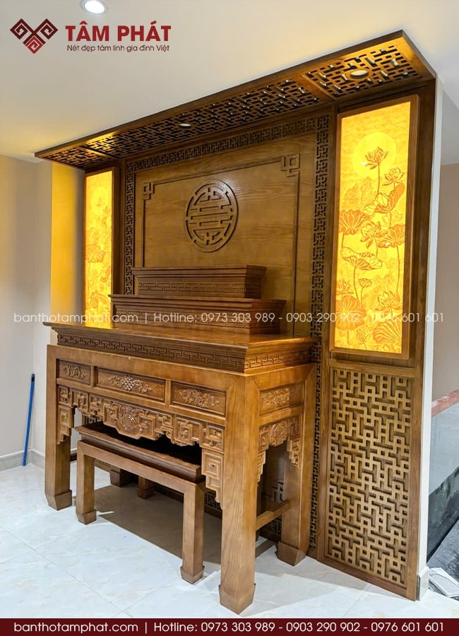 Bố trí bàn thờ cân đối bám sát nhu cầu và khuôn viên thực tế.