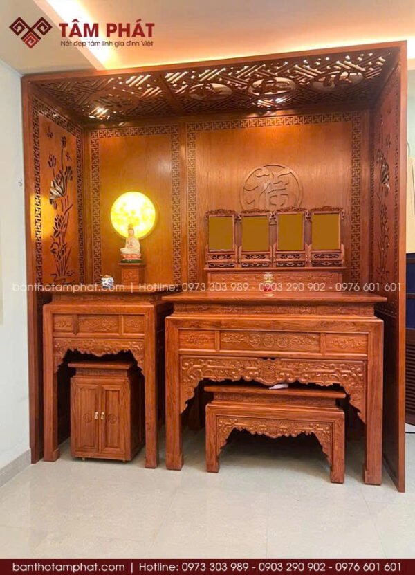 Bàn thờ làm bằng gỗ Hương cao cấp cho vân gỗ đẹp, độ bền cao