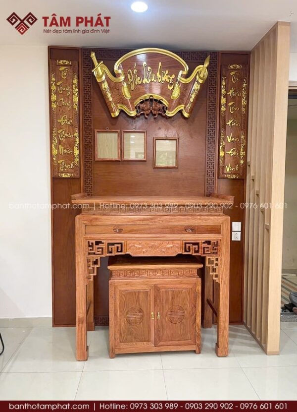 Phòng thờ cuốn thư câu đối dát vàng đẹp mẫu BT-1676